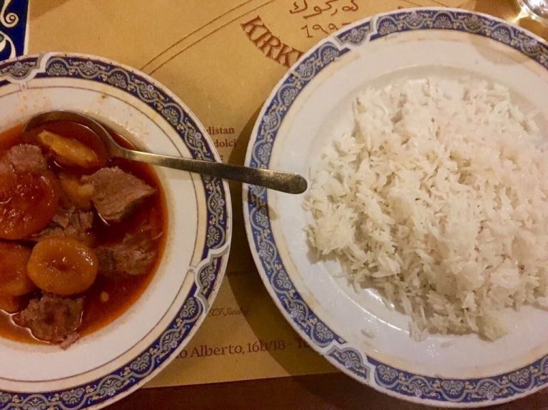 Veal with apricots and rice in Kirkuk Kafe